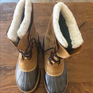 Sorel Green and White Winter Boots